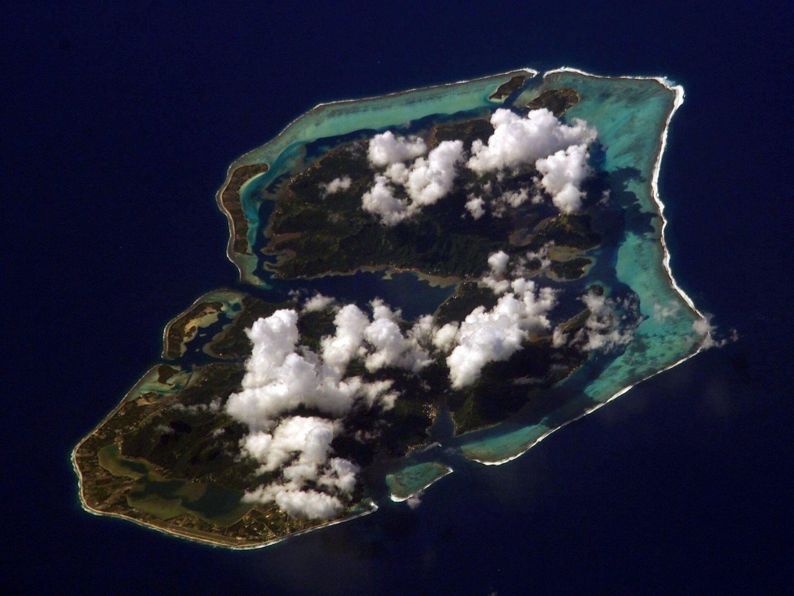 Huahine observée depuis l’orbite